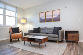 Luxury apartment with gym, steps from commuter rail #4011